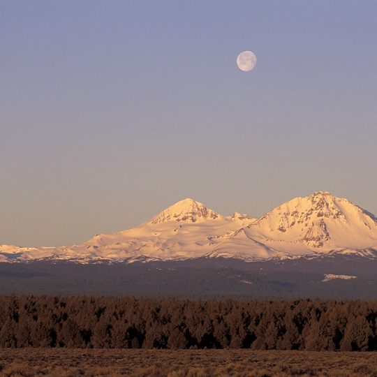 137-336 Full Moon over The Sisters