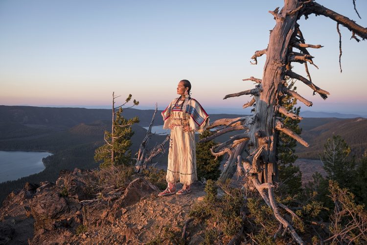 153-9376 Beyond the Shining Mountains